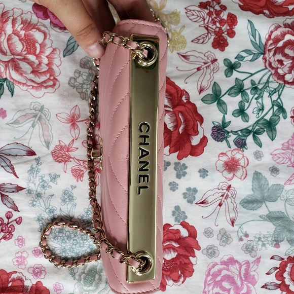 Chanel Mini O light pink handbag gold handle bar - Picture 3 of 10